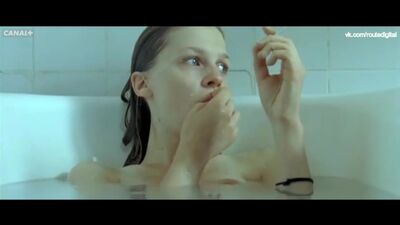 Clemence Poesy (Clémence Poésy), Yael Abecassis nago w filmie „Sans Moi” (FR-2007) – obejrzyj online