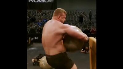 Levantou uma pedra de 273 kg. Recorde mundial