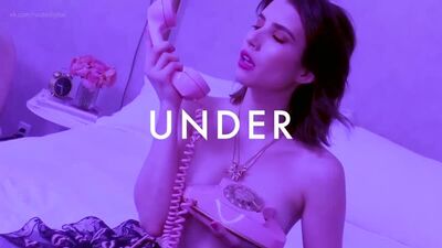 Emma Roberts nue - Elle aussi a ses petits plaisirs coupables - Cosmopolitan Under the Covers (2019) HD 1080p - non censuré / Emma Roberts