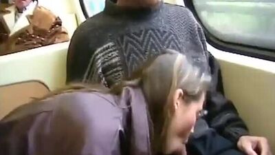 Skończył w ustach na przystanku autobusowym