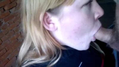 La figlia di un amico ha fatto un pompino in un cantiere, tanto più che il papà glielo aveva permesso (porno anale, pompino, sesso anale con adolescenti, papà, ingoiare sperma, troia, bdsm, ecc.)