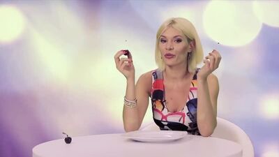 9 Atrizes pornográficas russas: Kitana Lure e Ally Breelsen O que a boca de uma atriz pornográfica é capaz de fazer? Vídeo HD sensual Clipes de erotismo Filmes Séries Sexo