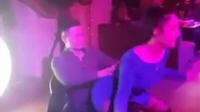 La danza erotica di una ragazza kazaka in un locale notturno! [Top ragazze kazake, kazako, ragazza kazaka, hype, sesso, porno, pompino, ano]