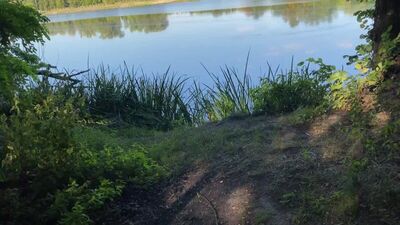 Une Ukrainienne a fait une pipe et s'est fait baiser au bord de la rivière