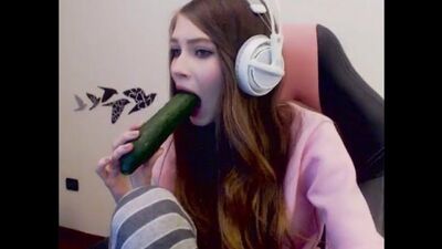 La streamer Karina ha girato un porno! SHOCK: video amatoriale della famosa blogger e star Karina in un porno amatoriale rubato