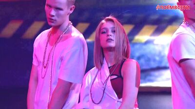 Sever 17 – «Пістолеттер» (Трофимов, Зена, Рубинский), жаңа жұлдыздар фабрикасының дебюттік концерті, әдемі дауыс, біз бәріміз бірге шырқап отырмыз, олар керемет ән шырқайды, талант