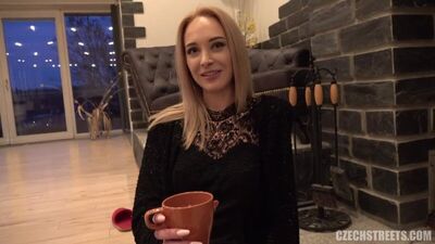 Me he tirado a la chica del promotor. La checa más guapa