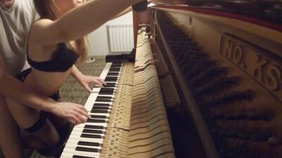 Грали на піаніно та займалися сексом