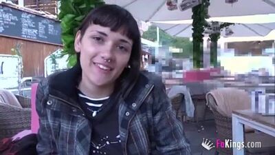 Мила німфоманка відкриває для себе принади сексу