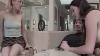 Amigas travessas. pornografia dos anos 2000