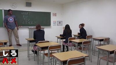 Japonesas con un hombre negro