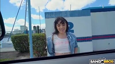 Arrastaram para dentro do carro