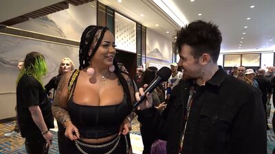 Premi 2023! Cosa farebbero queste sexy pornostar per una maglietta in omaggio?