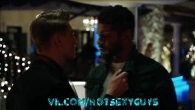 Alexeï Vorobiov embrasse un garçon dans la série « Nerealnoe show » !!!