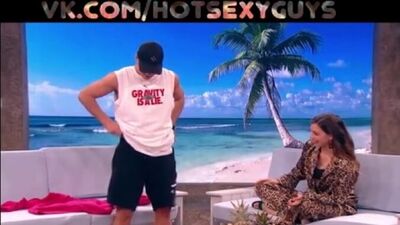 Le torse nu d'Oleg Miami ! Première des nouvelles vidéos !