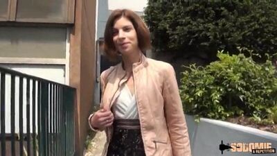 La Française aime gémir