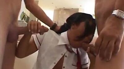 Una latina montó una fiesta de sexo con dos