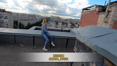 Um broche extremo no telhado terminou em sexo e com uma ejaculação na cara