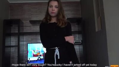 Ho scommesso con le mie amiche che avrei girato un porno anale. Nuovo porno amatoriale russo di Nika