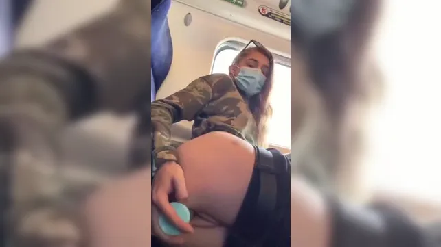 Порно видео Парень дрочит член на телок в поезде