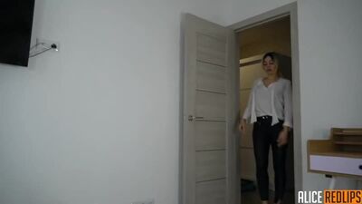 IL A ÉJACULÉ DANS L'ESCORTE [Inceste entre demi-sœur et frère, porno avec des jeunes filles, sexe entre ados, fellation, amateur, inceste, BDSM, webcam, mature
