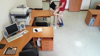 Há muito tempo que queria experimentar isto no trabalho - porno russo caseiro, orgasmo, sexo anal, squirt, estudante, jovem, strapon, pernas, lésbicas