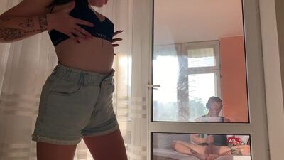 Alex Space. Masturbuje się, mam ochotę na seks — wpadnę do niego i go zerżnę, na pewno mi nie odmówi