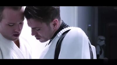 Eine schwule Parodie auf „Star Wars“ – die Sturmtruppen haben Gandzolo erwischt