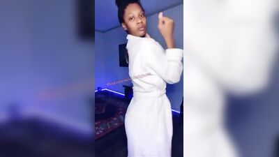 La svelte Santana résout les problèmes - clip complet
