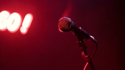 Stand-up: le regole per fare battute efficaci