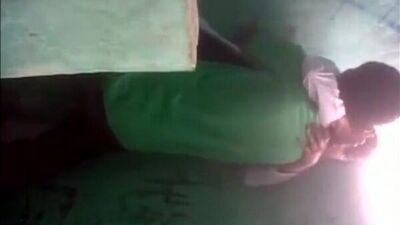 Filmare di nascosto gli amici mentre fanno sesso nel ripostiglio della scuola, fare un pompino da vera professionista