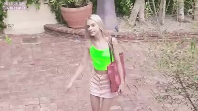 A neta satisfaz o avô [pornô HD, pornô incesto, filha, sexo com a filha, fodo a filha, fode-se a menina, jovem, rapariga, broche, foda, cona, mamas]