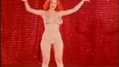 Tempest Storm, a lenda do striptease, em «Upclose Bump & Grind»