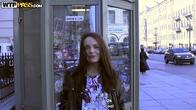 Dominika - Vídeo pornográfico em público super sensual com uma esposa infiel