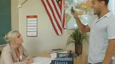 Tetas grandes en el colegio 1 (5). Instinto sexual 18+