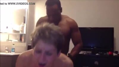 Une femme mûre vraiment excitée trompe son mari
