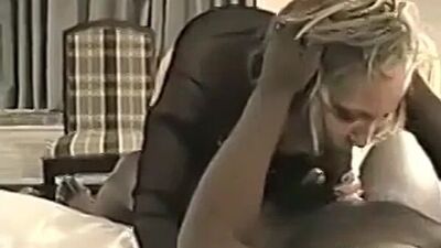 Esposa corno fodida por um grande pau preto - Vídeo de sexo pornô gratuito - Vídeos pornôs de boquete, corno, hardcore, loira e meias - 1687670