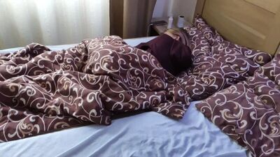 Il a réveillé sa demi-sœur et l'a baisée tendrement [Tout sexe, Éjaculation interne, Ados, Porno, Endormis]