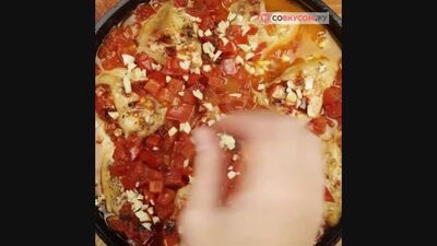 Тауық етінен жасалған чахохбили (видео астындағы сипаттаманы қараңыз)