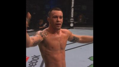 Backfist e estrangulamento, executados por Colby Covington