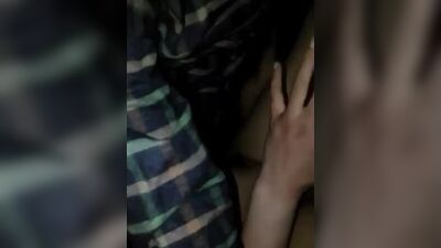 Una kazaja en el coche, sexo duro en kazajo en el coche