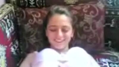 Vídeo amador de uma adolescente turca do ensino secundário divulgado, muito fofa