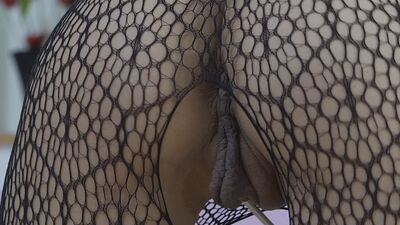 Dominique mueve el trasero, labios mayores