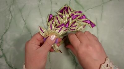 Леританың 0,6 см тар таспадан жасалған әдемі канзаши гүлдері бойынша нұсқаулығы