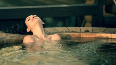 Natasha Blasick desnuda: Jugando con muñecas (2015) HD 1080p