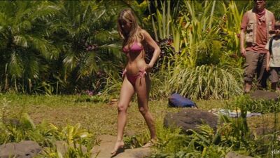 O umbigo e a barriguinha de Jennifer Aniston 2