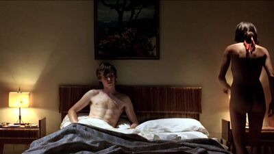 Elena Anaya, Julianne Moore nua - Savage Grace (2007) Ver online
