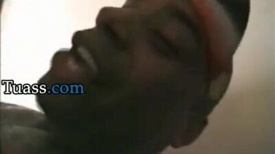 Milf cornuta si fa scopare da due cazzi neri in doppia penetrazione - Trova mogli cornute in cerca di cazzi Altri video in Full HD su Tuass.com