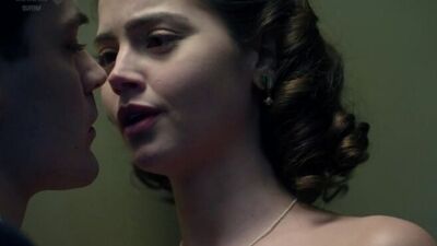 Jenna Coleman nago – „Room At The Top”, sezon 1, odcinek 1 (Wielka Brytania 2012) 720p HDTV