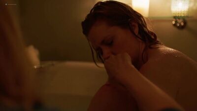 Amy Adams (cenas sensuais de Amy Adams em «Sharp Objects», 1.ª temporada, episódio 8, 2018)